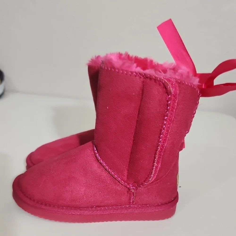 Lamo Apres Boots Size 10 Toddlers Pink Suede Ankle  Fuzzy Spot On Upper See Pic
